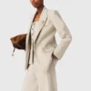Anzugjacke mit Brosche