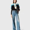 Ausgestellte Jeans mit Kette