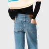 Ausgestellte Jeans mit Kette