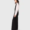 Bestickte Hose mit Hosenträgern