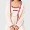 Bestickte, lange Strickjacke