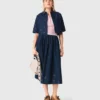 Besticktes, verkürztes Jeanshemd