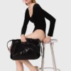 Body mit Samt- und Korsettdetails