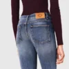 Bootcut-Jeans mit Reißverschlusstaschen