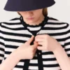 Gehäkelte kurze Strickjacke