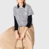 Gestreiftes T-Shirt mit Strassblume