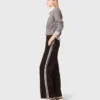 Hose mit geraden Streifen