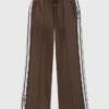 Hose mit geraden Streifen