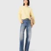Jeans mit Kettengürtel