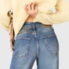 Jeans mit Kettengürtel