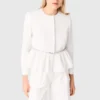 Kurze Jacke mit verziertem Gürtel