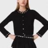 Kurzer Cardigan mit Schmuckdetails