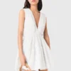Kurzes, ausgestelltes Kleid mit offenem Rücken