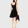 Kurzes, besticktes Kleid aus Korbmuster-Strick