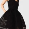 Kurzes, besticktes Kleid aus Korbmuster-Strick