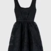 Kurzes, besticktes Kleid aus Korbmuster-Strick