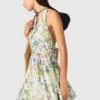 Kurzes, gemustertes rückenfreies Kleid