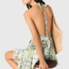 Kurzes, gemustertes rückenfreies Kleid
