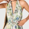 Kurzes, gemustertes rückenfreies Kleid