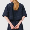 Kurzes Shirt mit Nieten