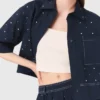 Kurzes Shirt mit Nieten