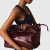 M-Tasche aus geknittertem Leder