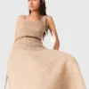 Maxikleid aus Strickstoff mit Strasssteinen
