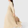 Maxikleid mit Plissee und Lochstickerei