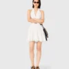 Mini-Kleid mit Stickerei und rückenfreiem Ausschnitt