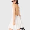 Mini-Kleid mit Stickerei und rückenfreiem Ausschnitt