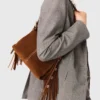Miss M Mini-Tasche aus Wildleder mit Ziernähten