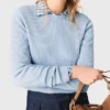 Pullover mit verzierten Schleifen am Rücken