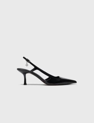 Pumps aus Lackleder mit Fersenriemen