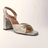 Sandalen aus Metallic-Leder mit Absatz