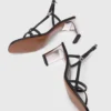 Sandalen mit Metallic-Absatz und Riemchen