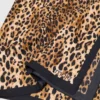 Schal mit Leopardenmuster
