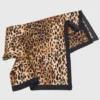 Schal mit Leopardenmuster