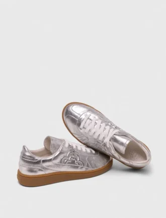 Sneaker aus Metallic-Leder