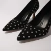 Strass-Pumps mit spitzer Zehenpartie