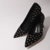 Strass-Pumps mit spitzer Zehenpartie