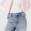 Weit geschnittene Jeans mit durchgehenden Strasssteinen