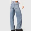 Weit geschnittene Jeans mit durchgehenden Strasssteinen