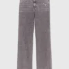 Weit geschnittene Jeans mit Kettengürtel