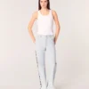 Weit geschnittene Jeans mit Strass-Ausschnitten