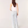 Weit geschnittene Jeans mit Strass-Ausschnitten
