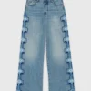 Weite Jeans mit Blumenstickerei