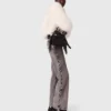 Weite Jeans mit Perlenverzierung