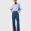 Weite Jeans mit Strasssteinen