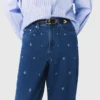 Weite Jeans mit Strasssteinen